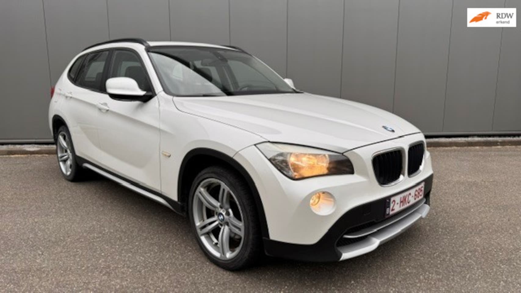 BMW X1 - XDrive18d LEDER CLIMA PANO - AutoWereld.nl