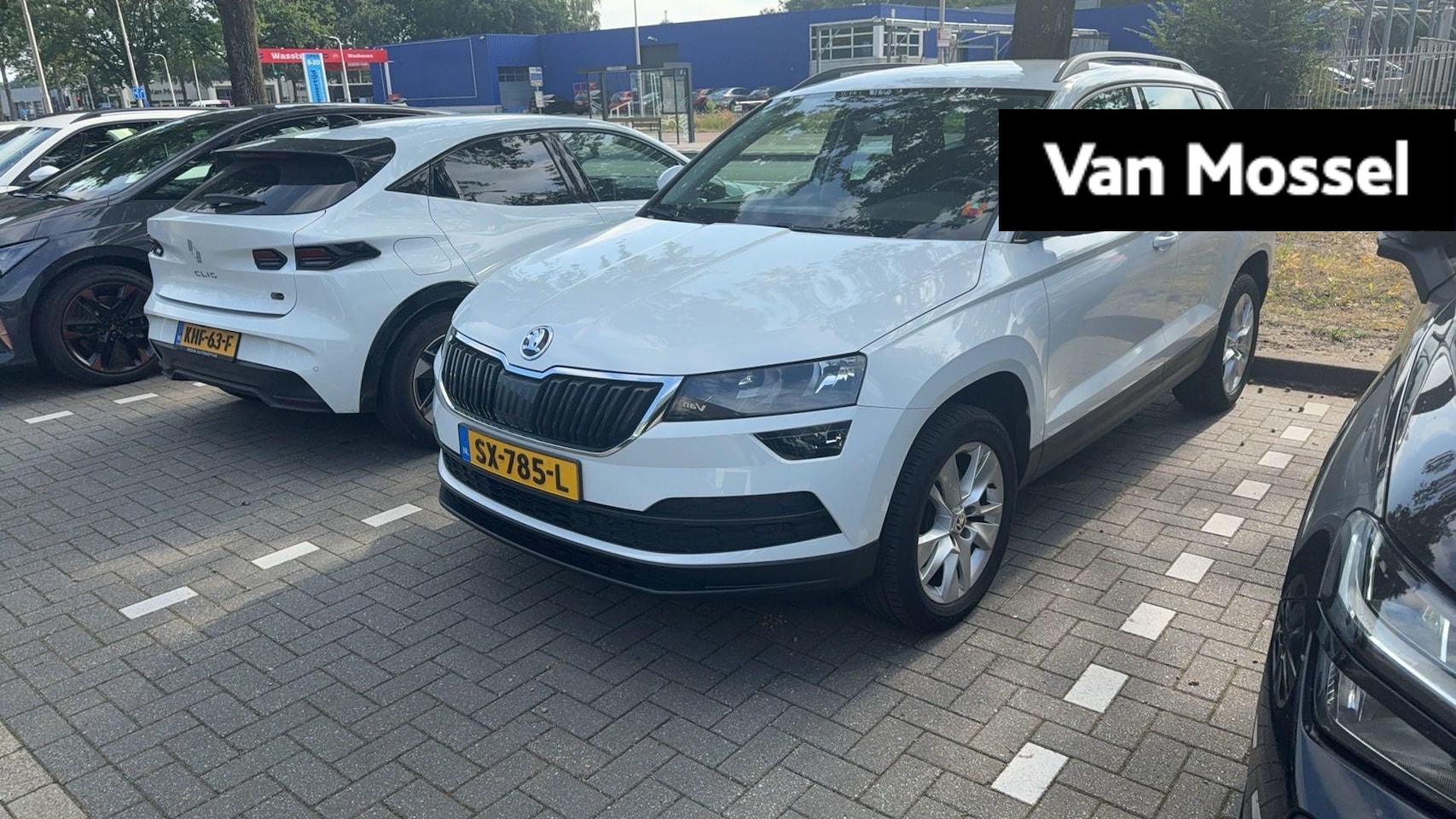 Skoda Karoq - 1.0 TSI Ambition Business 115 PK | Automaat | Navigatie | Trekhaak | Achteruitrijcamera | - AutoWereld.nl