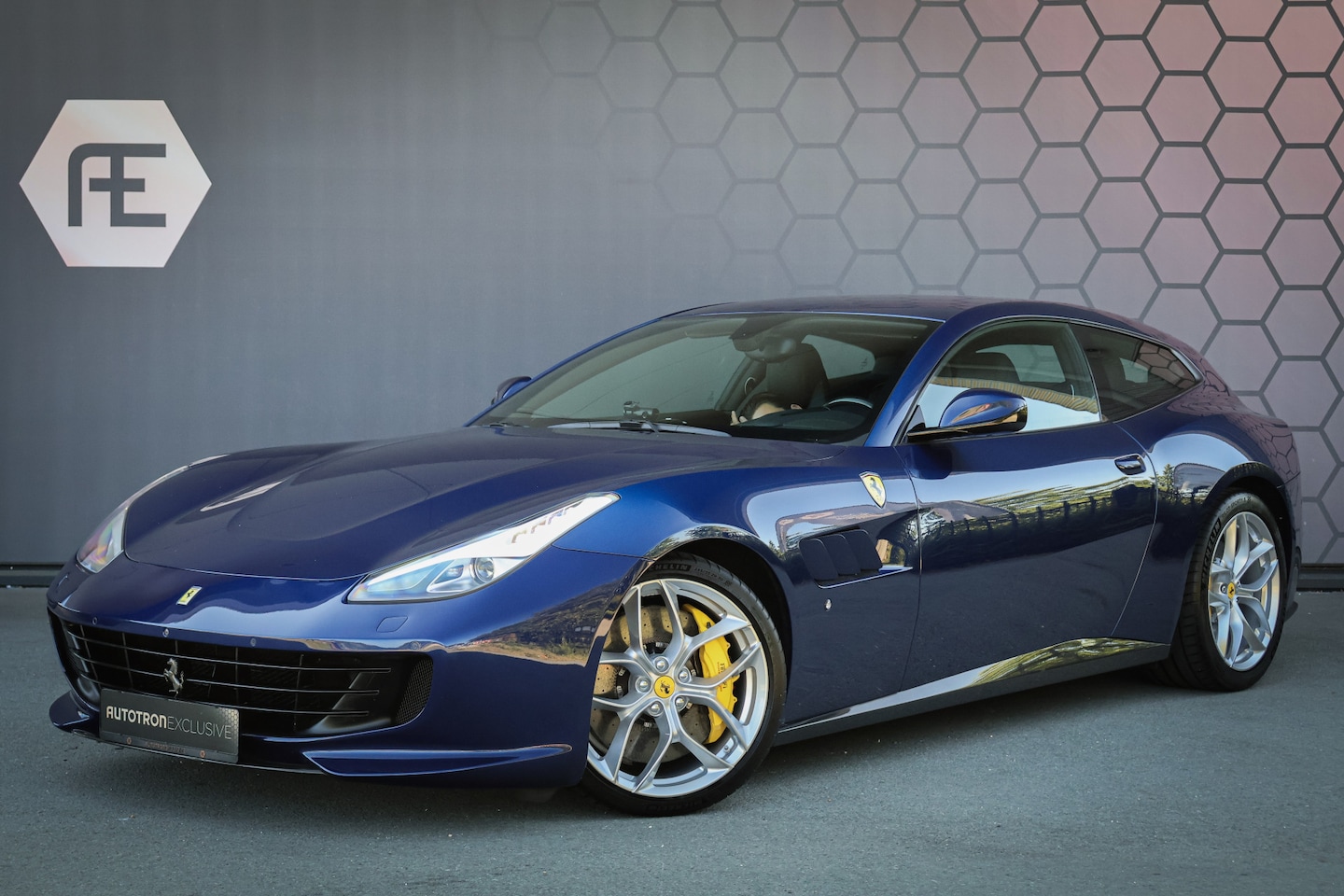 Ferrari GTC4 - Lusso T 3.9 V8 | DEALER ONDERHOUDEN | APPLE CARPLAY | CARBON EXTERIEUR/INTERIEUR | LIFT | - AutoWereld.nl