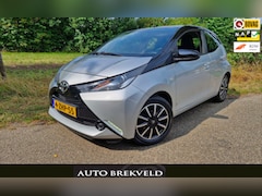 Toyota Aygo - 1.0 VVT-i x-play 69PK | Rijklaar | Camera | Cruise | Elektrisch pakket | Airco | LMV | NAP