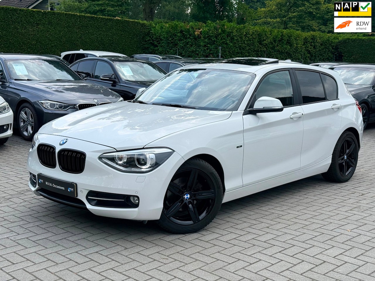 BMW 1-serie - 116i EDE High Executive Sport|Nieuwe Ketting + Klepseals|Dakje|Leder|Climate control|Cruis - AutoWereld.nl
