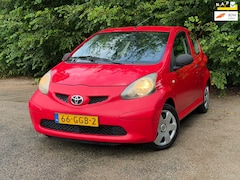 Toyota Aygo - 1.0-12V | " 182.000 " KM Nu € 1.450,