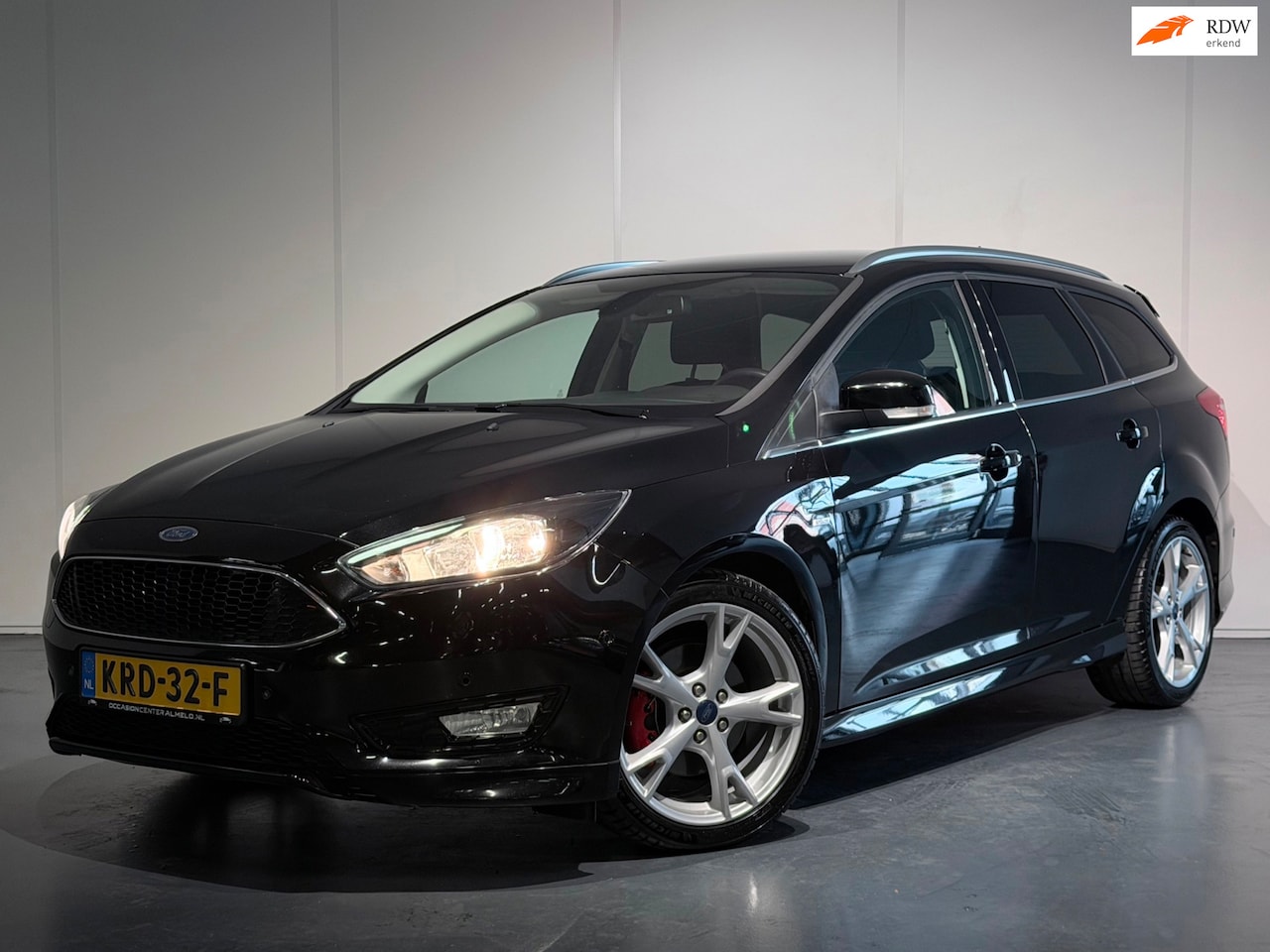 Ford Focus Wagon - 1.5 ST-Line /Clima/Cruise/PDC/Keyless/NAVI/LMV - AutoWereld.nl