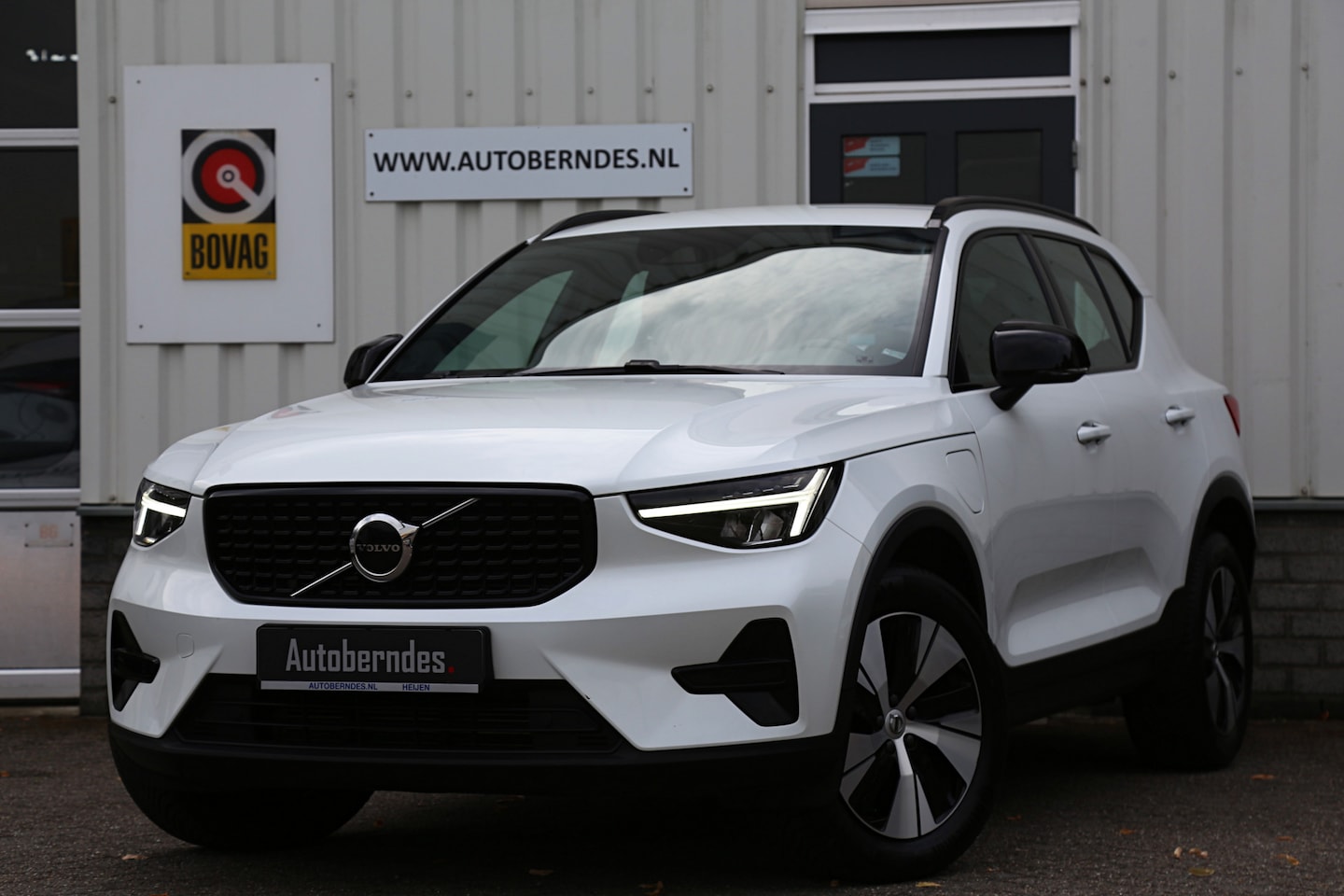 Volvo XC40 - 1.5 T4 Plug-in hybrid Plus Dark*Perfect Onderh.*Half Leder R-Design stoelen/Stoelverw./Stu - AutoWereld.nl