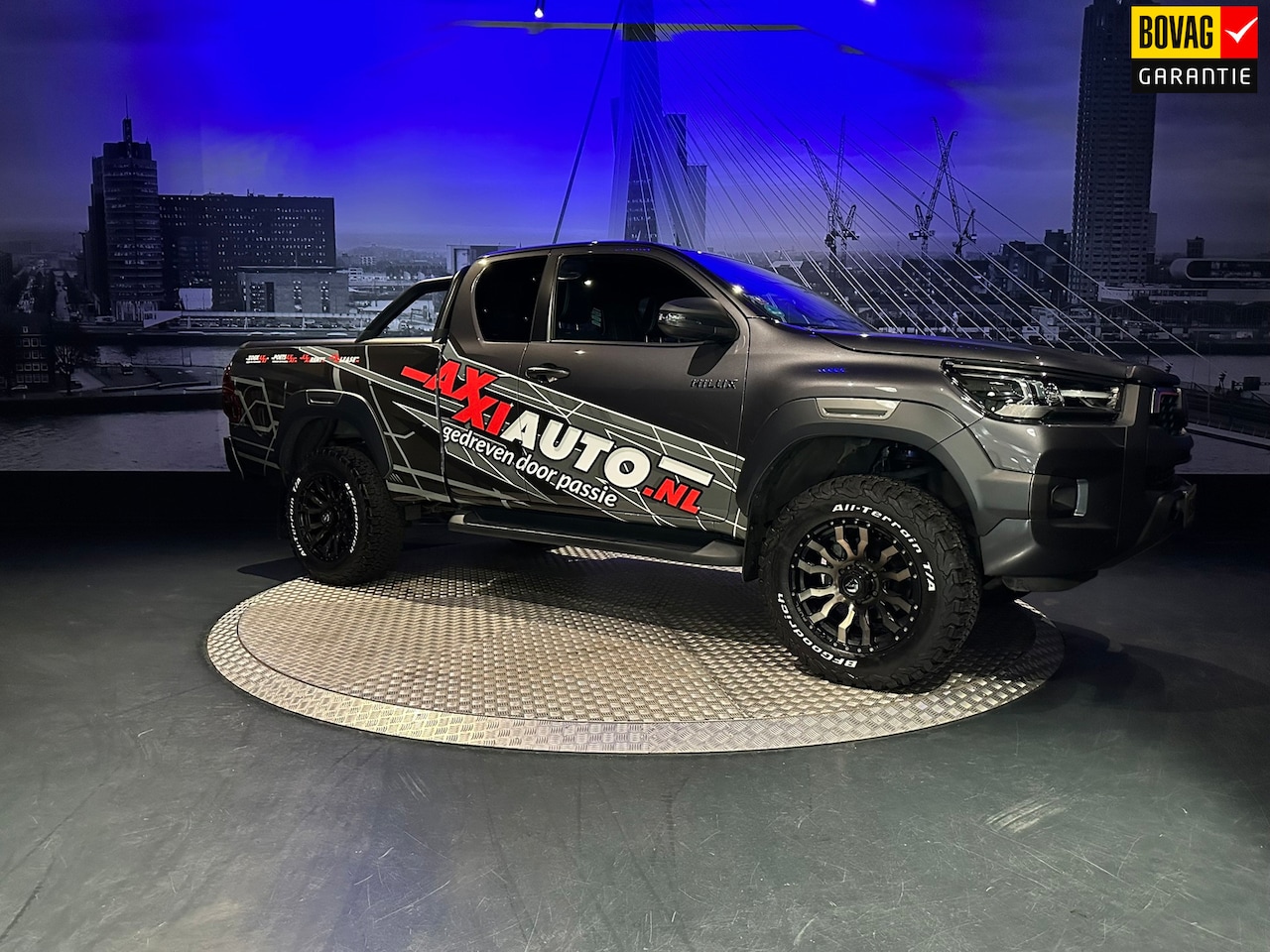 Toyota HiLux - 2.8 D-4D Xtra Cab Invincible *Leer*Camera*Navi*Carplay* - AutoWereld.nl