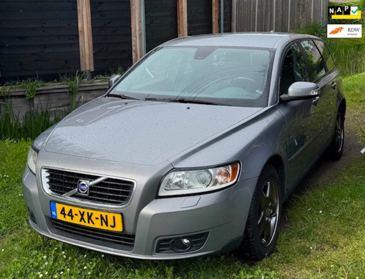 Volvo V50 - 1.8 Edition Phase 2, Thaak, Carkit,Nwe All Season banden, Nwe APK, Grote beurt, Complete o - AutoWereld.nl