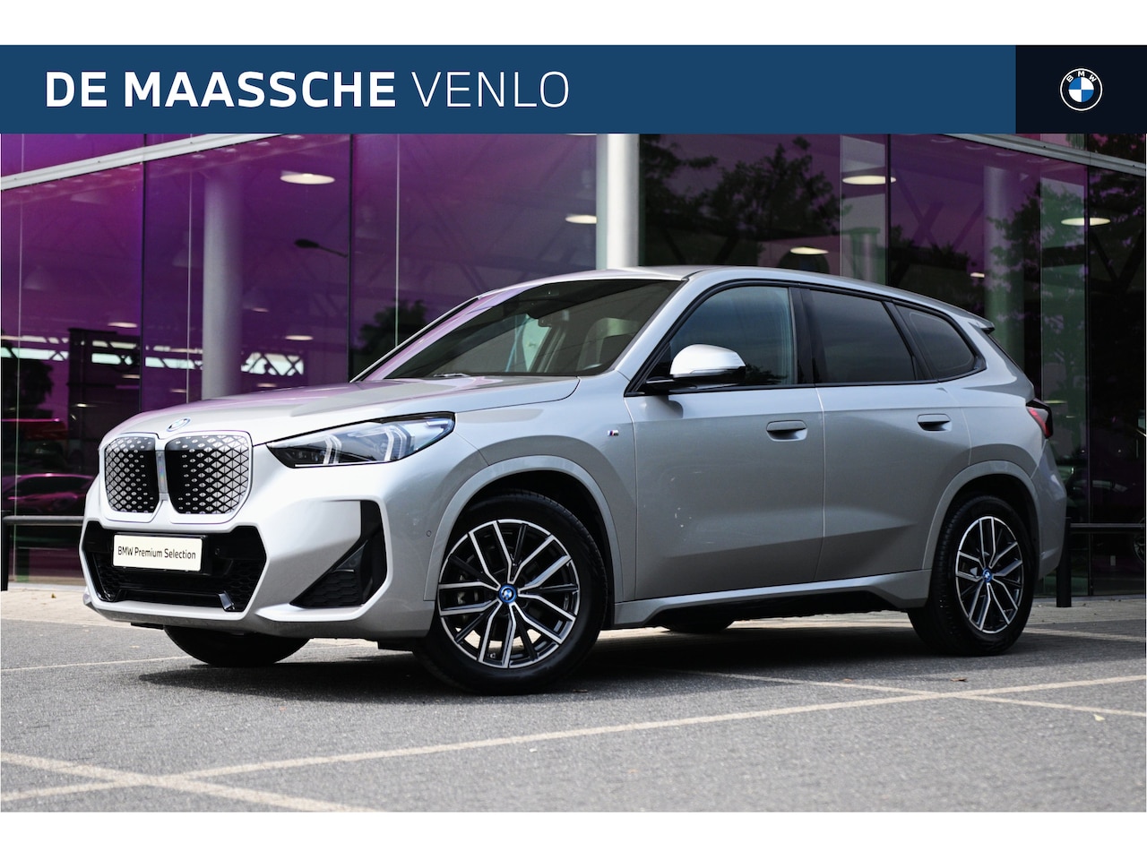 BMW iX1 - eDrive20 M Sport / Sportstoelen / Comfort Access / Achteruitrijcamera / Adaptieve LED / St - AutoWereld.nl