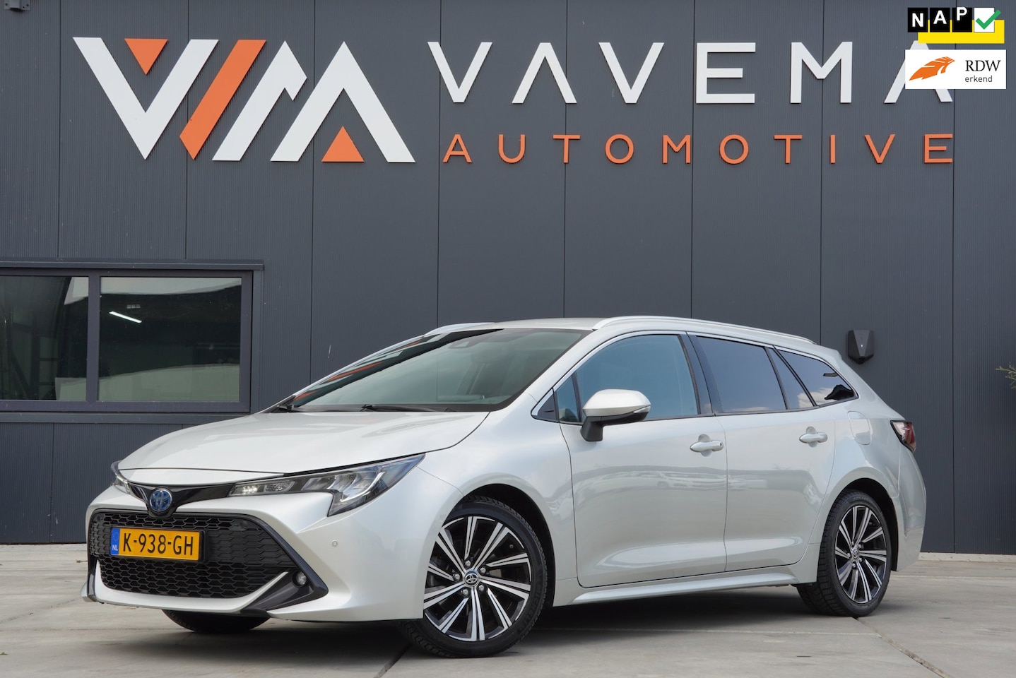 Toyota Corolla Touring Sports - 2.0 Hybrid Dynamic Hybride Automaat Carplay Airco Clima Trekhaak Stoelverwarming Navi - AutoWereld.nl