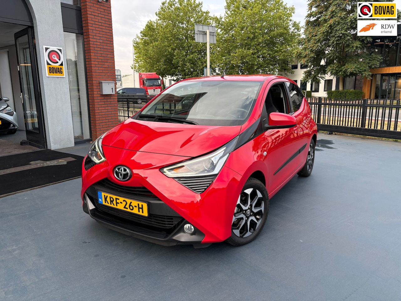 Toyota Aygo - 1.0 VVT-i x-play AUTOMAAT LMV AIRCO - AutoWereld.nl