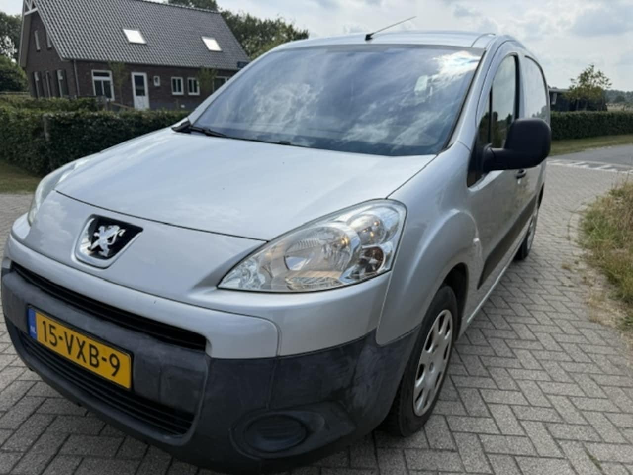 Peugeot Partner - 120 1.6 HDI L1 XT 120 1.6 HDI L1 XT - AutoWereld.nl