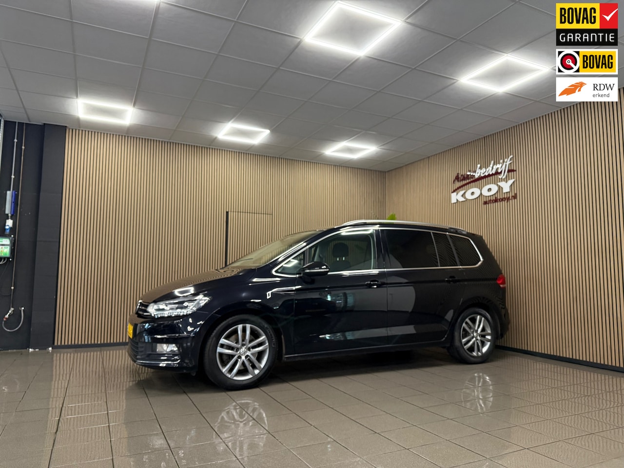 Volkswagen Touran - 1.4 TSI Highline 7p * Automaat / 7 Persoons / Trekhaak / Navigatie / Camera * - AutoWereld.nl