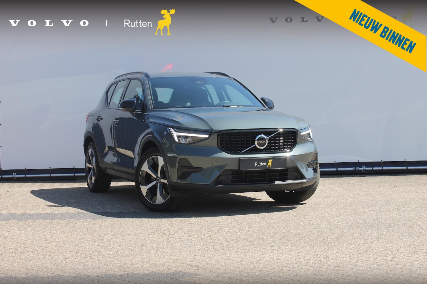 Volvo XC40 - B4 211PK Automaat Plus Dark Semi elektrisch wegklapbare trekhaak / Verwarmbare voorruit / - AutoWereld.nl