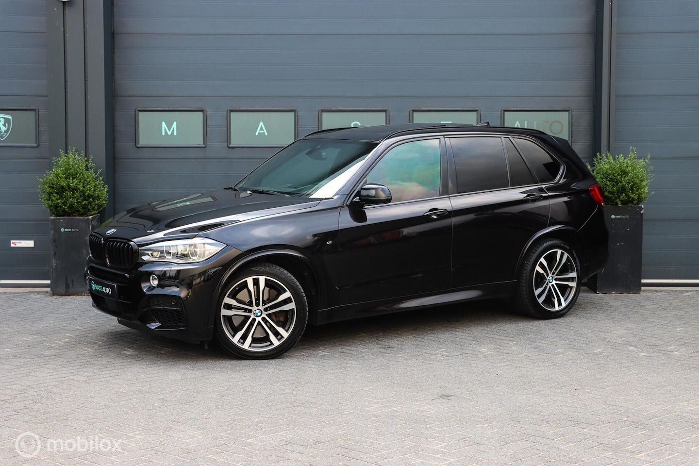 BMW X5 - M50d|PANO|B&W AUDIO|MEMORY|HUD|SOFT CLOSE|LEDER - AutoWereld.nl