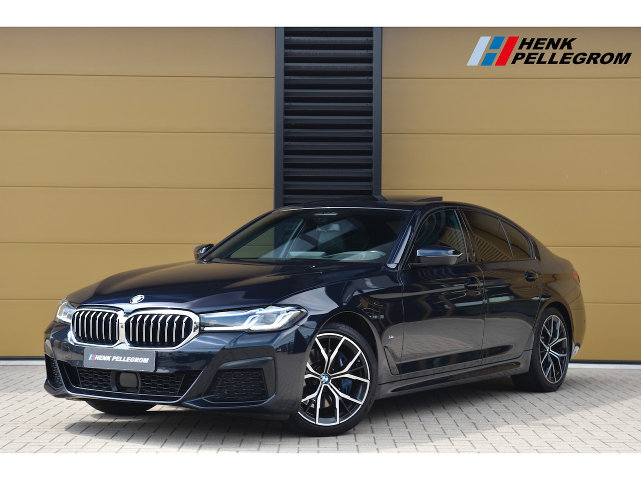 BMW 5-serie - 530i High Executive Edition * M-Sport * Glasdak * Head-up * Sportremmen * 4-Zone Airco * L - AutoWereld.nl