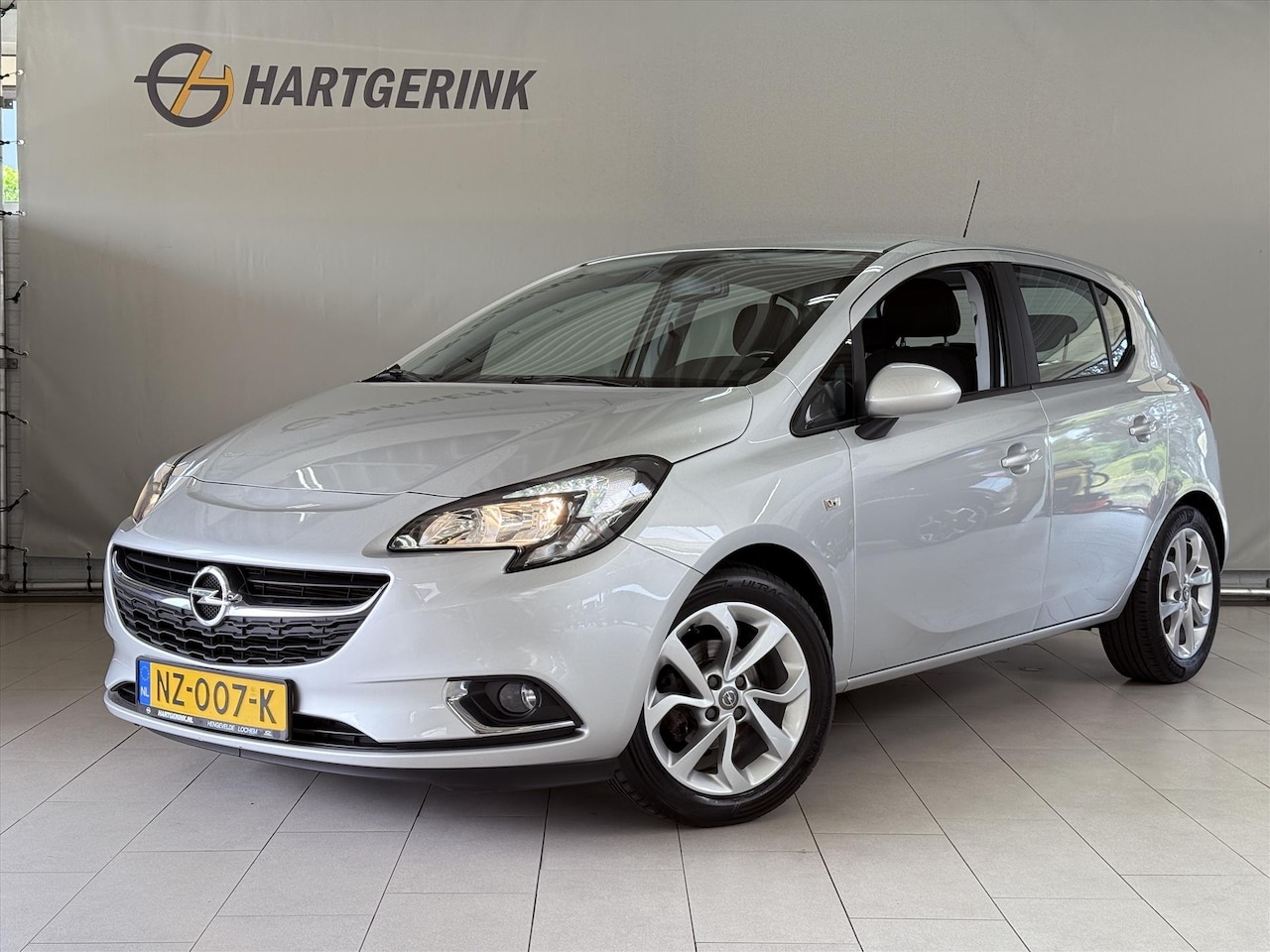 Opel Corsa - 5drs 1.4i 90pk Online Edition Easytronic *Airco / Cruise / PDC / Trekhaak - AutoWereld.nl