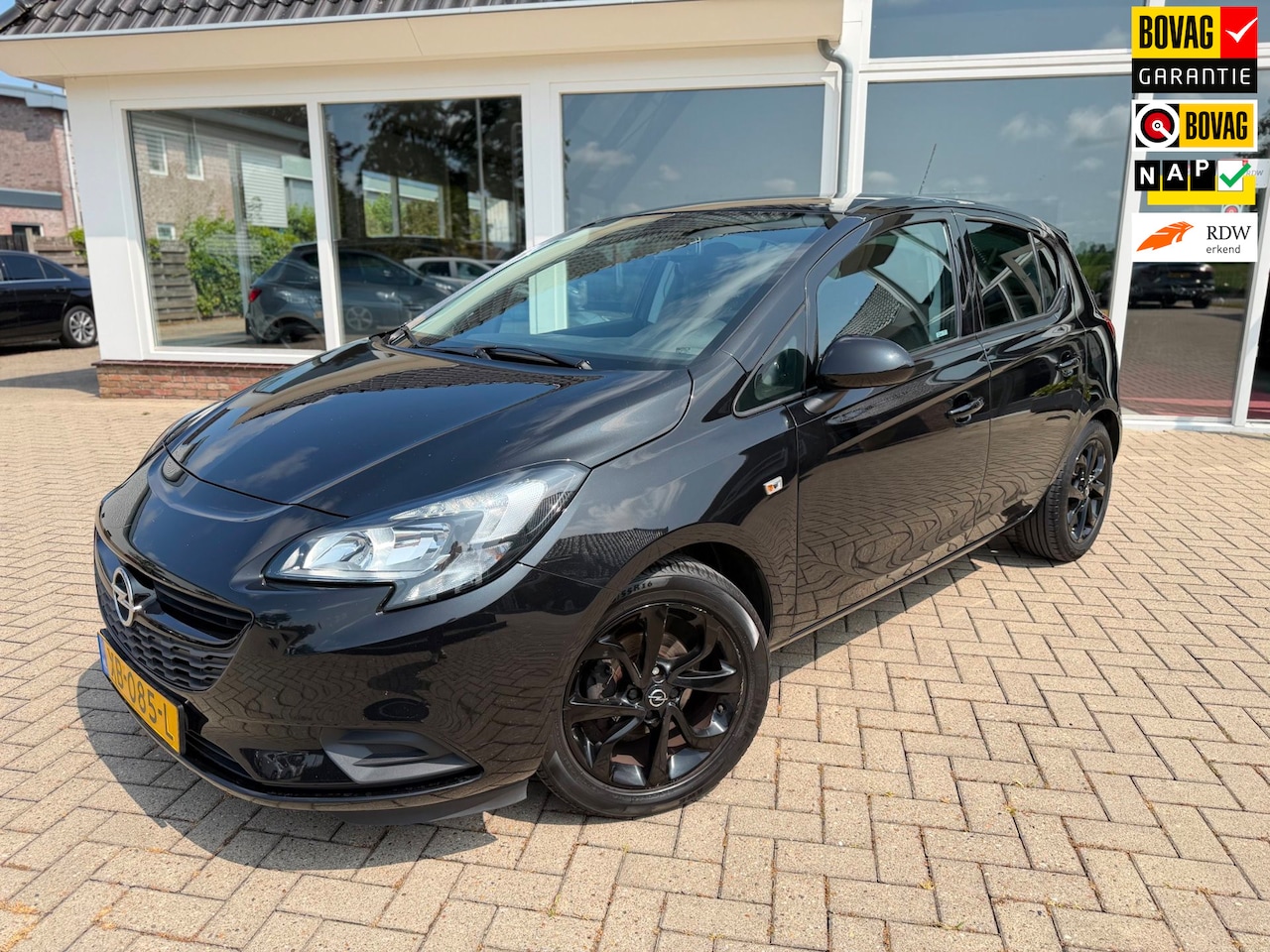Opel Corsa - 1.4 Black Edition/ Carplay/ Airco/ Cruise/ Dealer OH - AutoWereld.nl