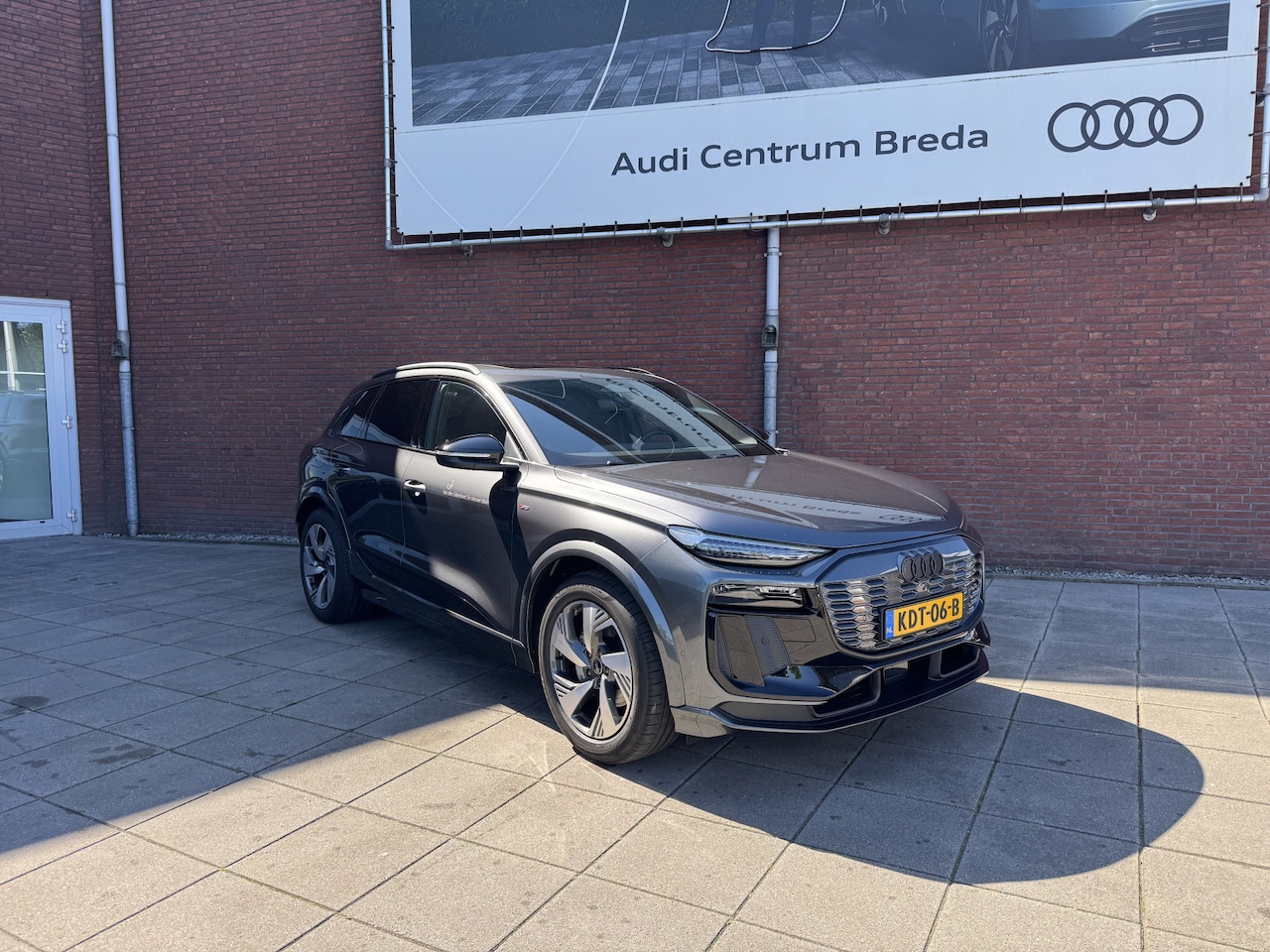 Audi Q6 e-tron - SUV S Edition Panoramadak / Luchtvering / Trekhaak - AutoWereld.nl