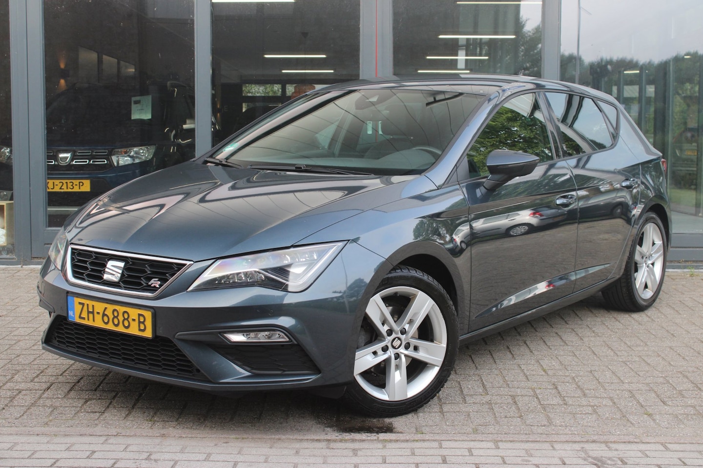 SEAT Leon - 1.5 TSI FR Business Intense | Keyless | Cruise-control | Carplay | Parkeersensoren | Telef - AutoWereld.nl