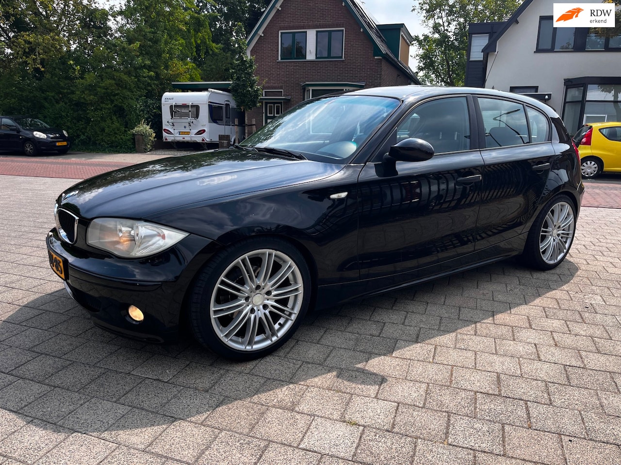 BMW 1-serie - 116i Sport Airco 5 Drs isofix NW APK LM18 - AutoWereld.nl