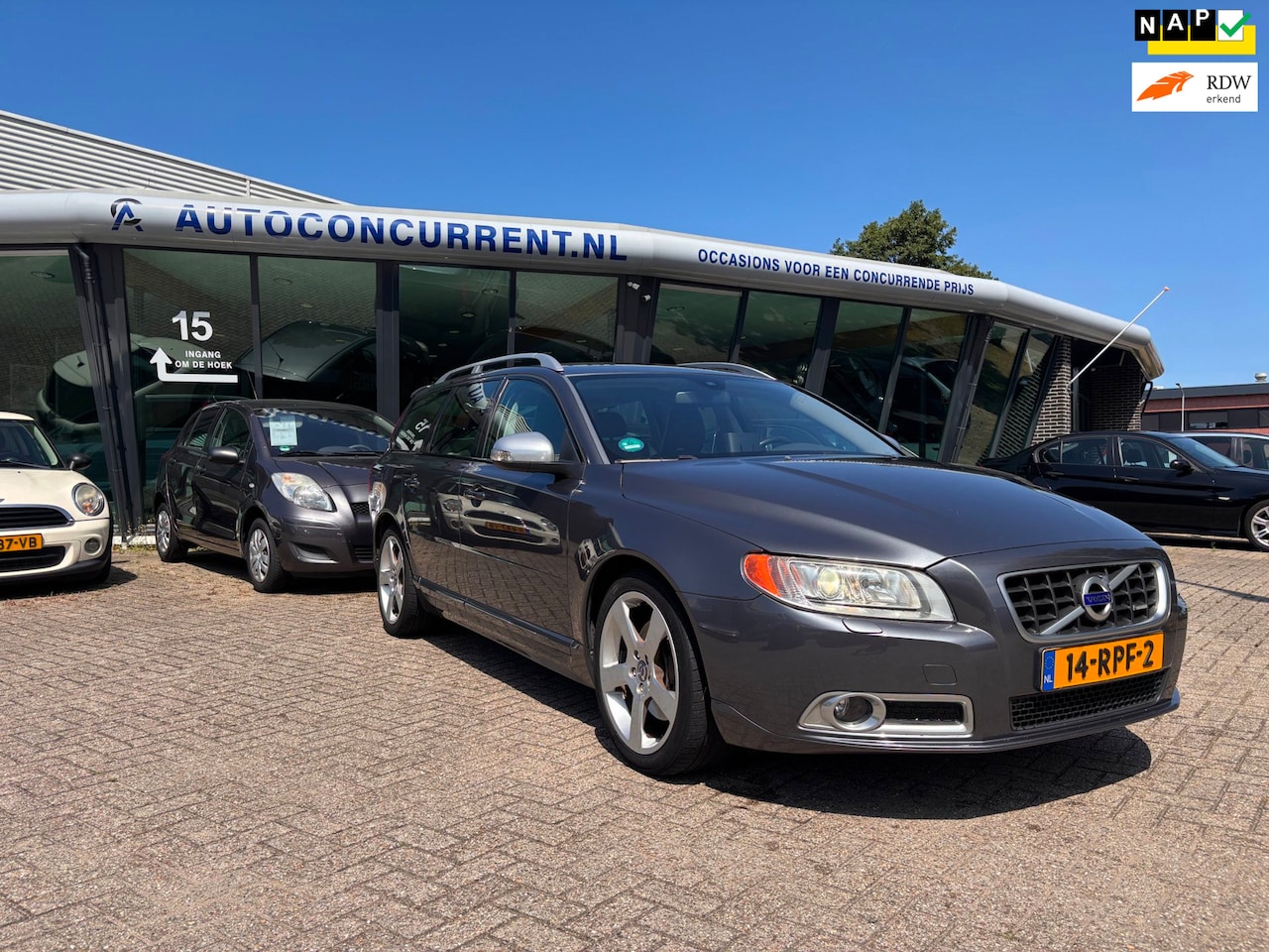 Volvo V70 - 2.0T R-Edition 2.0T R-Edition, 203PK, Leder, Carplay, Nieuwe APK, Inruil mogelijk. - AutoWereld.nl