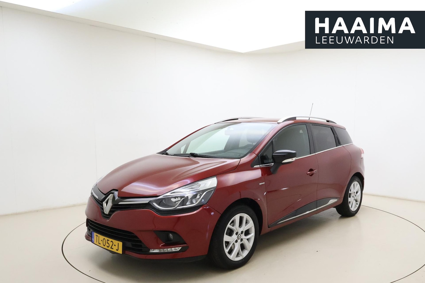 Renault Clio Estate - 0.9 TCe Limited | Navigatie | Parkeersensoren | Extra getint glas | Dakrails | Cruise cont - AutoWereld.nl
