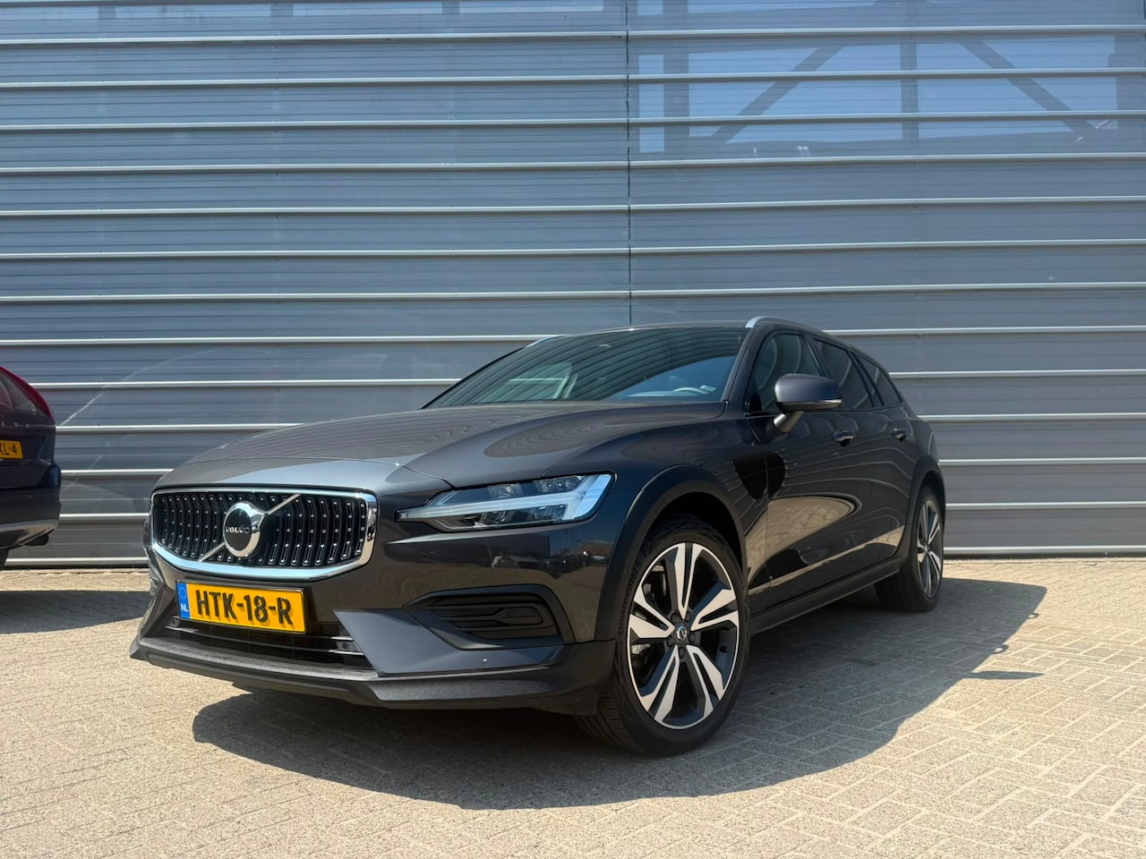 Volvo V60 Cross Country - V60 B5 250PK Plus Bright Cross Country | Trekhaak | Adap cruise | Getint Glas | 19'' | Sto - AutoWereld.nl