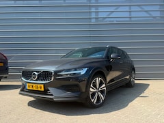 Volvo V60 Cross Country - V60 B5 250PK Plus Bright Cross Country | Trekhaak | Adap cruise | Getint Glas | 19'' | Sto