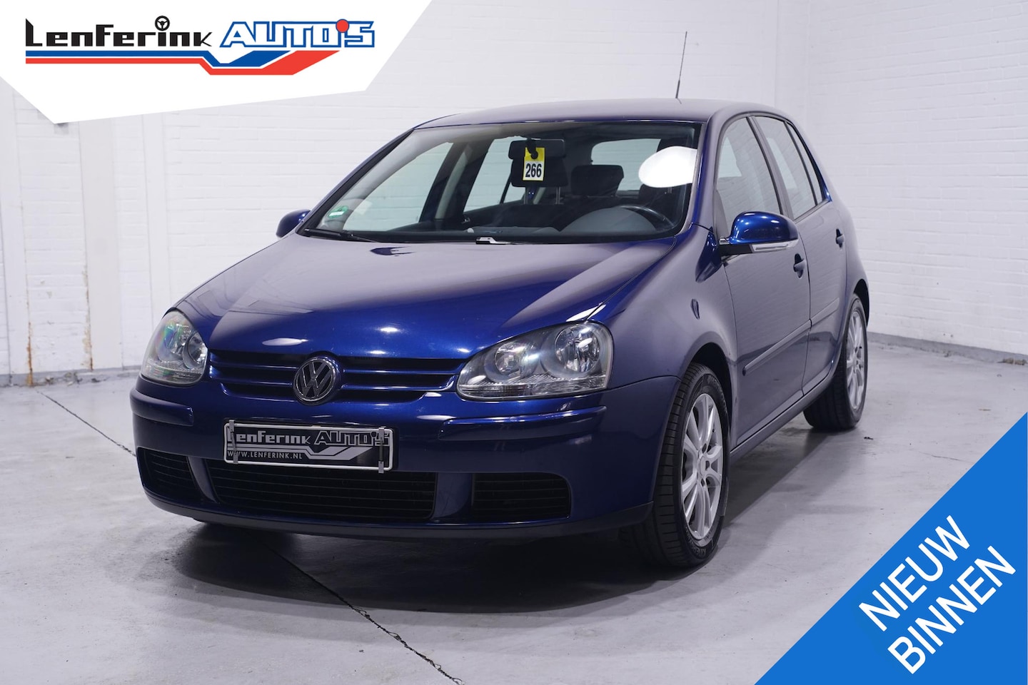 Volkswagen Golf - 1.6 FSI Optive 3 16"-lmv navigatie airco trekhaak - AutoWereld.nl