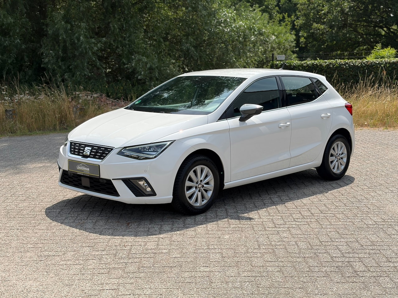 SEAT Ibiza - 1.0 TSI FR 95PK I LEER I KEYLESS I CARPLAY I PDC I CRUISE I LED - AutoWereld.nl