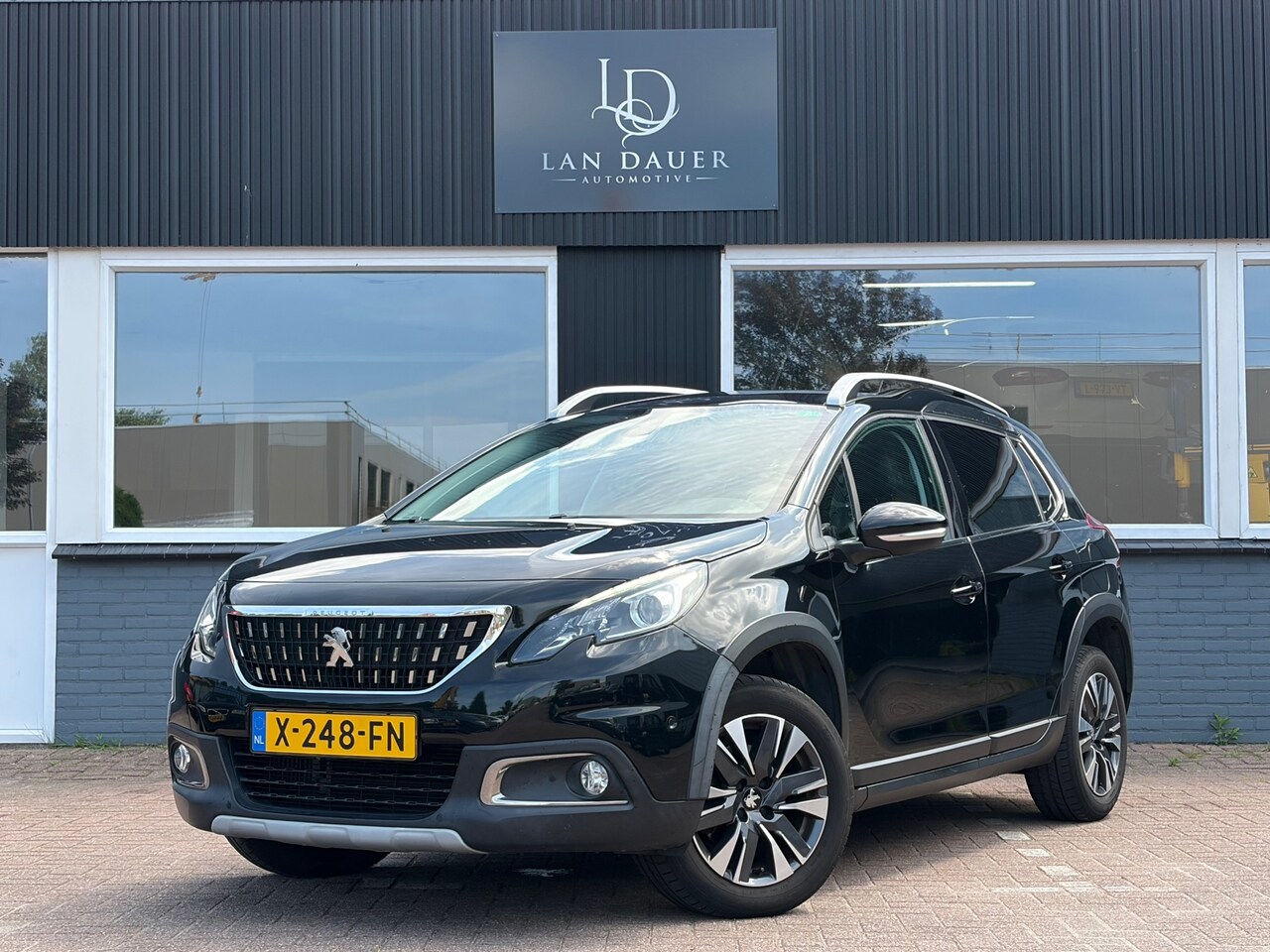 Peugeot 2008 - 1.2 PureTech / Pano / Navi / Leder / 131 PK - AutoWereld.nl