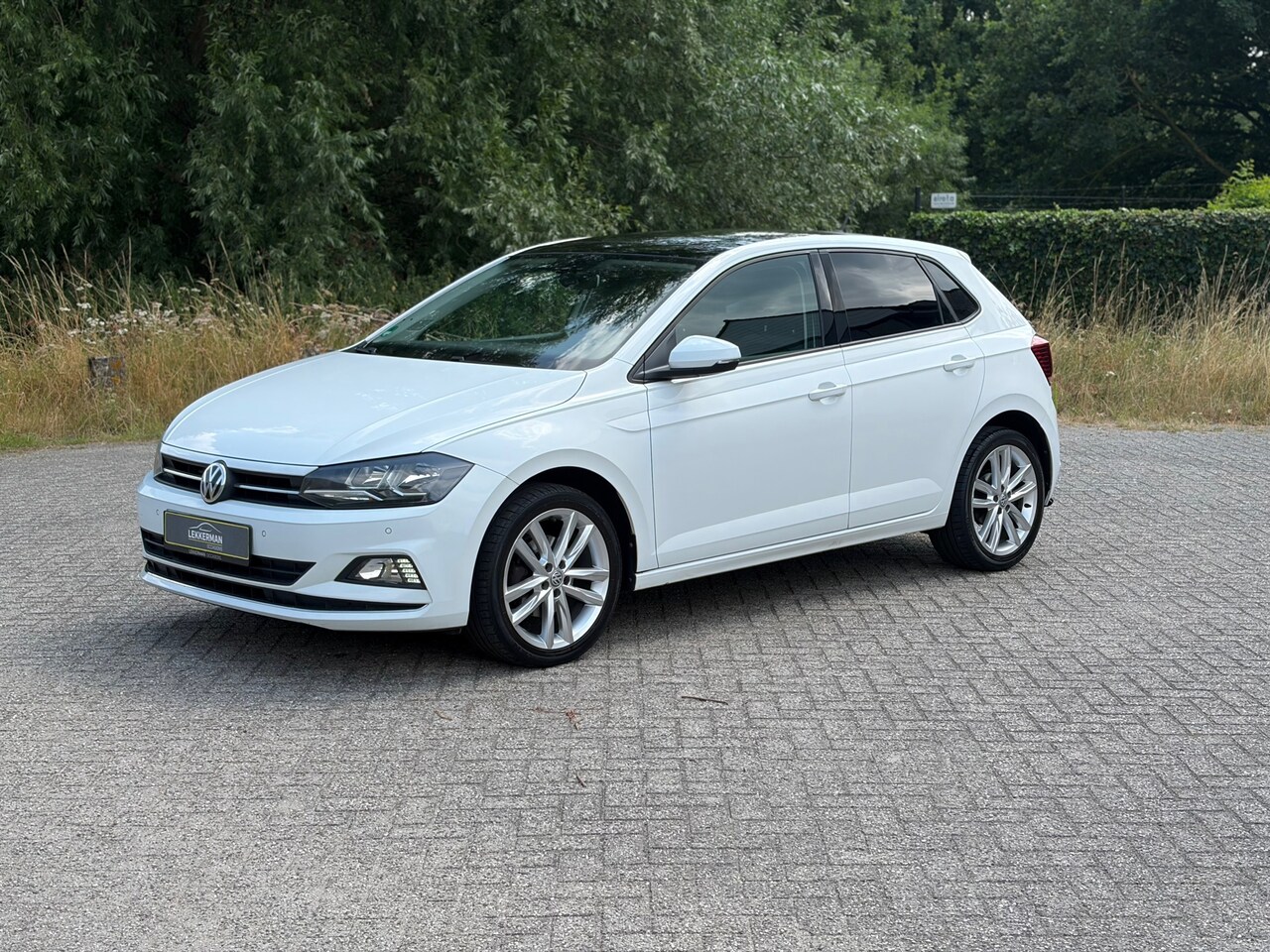 Volkswagen Polo - 1.0 TSI Highline PANO I PDC I 116PK I 6 BAK I CARPLAY I ZEER DIK - AutoWereld.nl