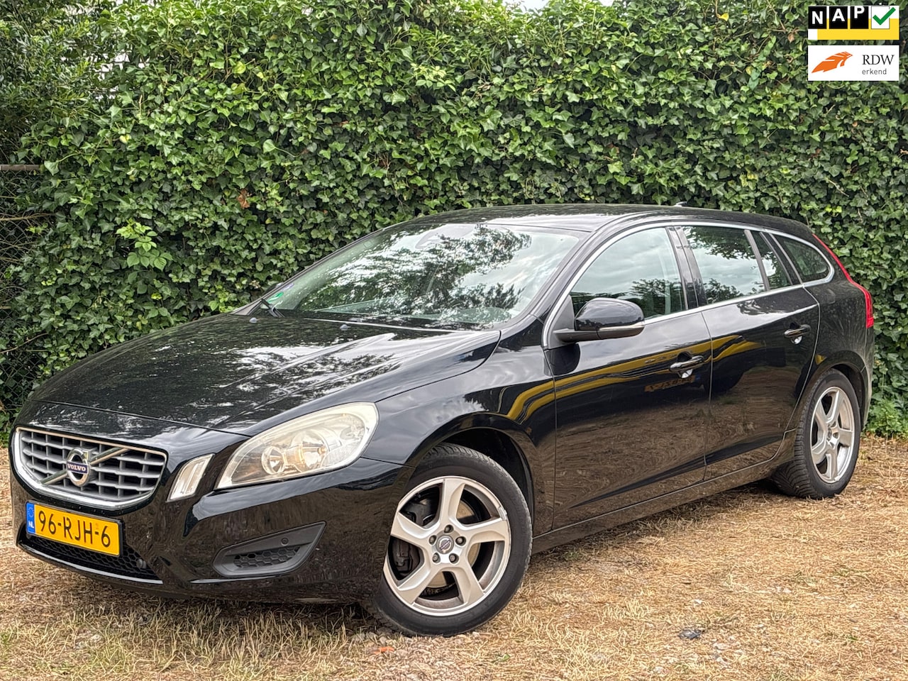 Volvo V60 - 2.0T NETTE AUTO/RIJDT GOED/203PK/TOP ONDERHOUDEN!! - AutoWereld.nl