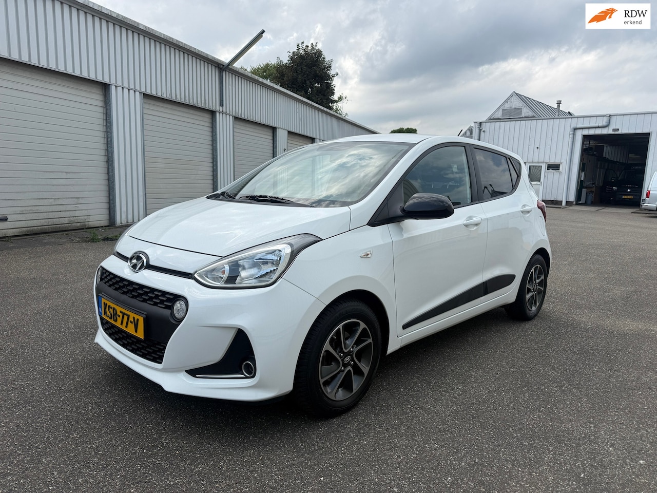 Hyundai i10 - 1.0i Automaat + stuur- en stoelverwarming - AutoWereld.nl