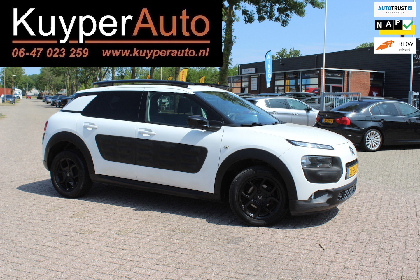 Citroën C4 Cactus - 1.2 e-VTi Shine automaat panoramadak clima navi camera nw distributie - AutoWereld.nl