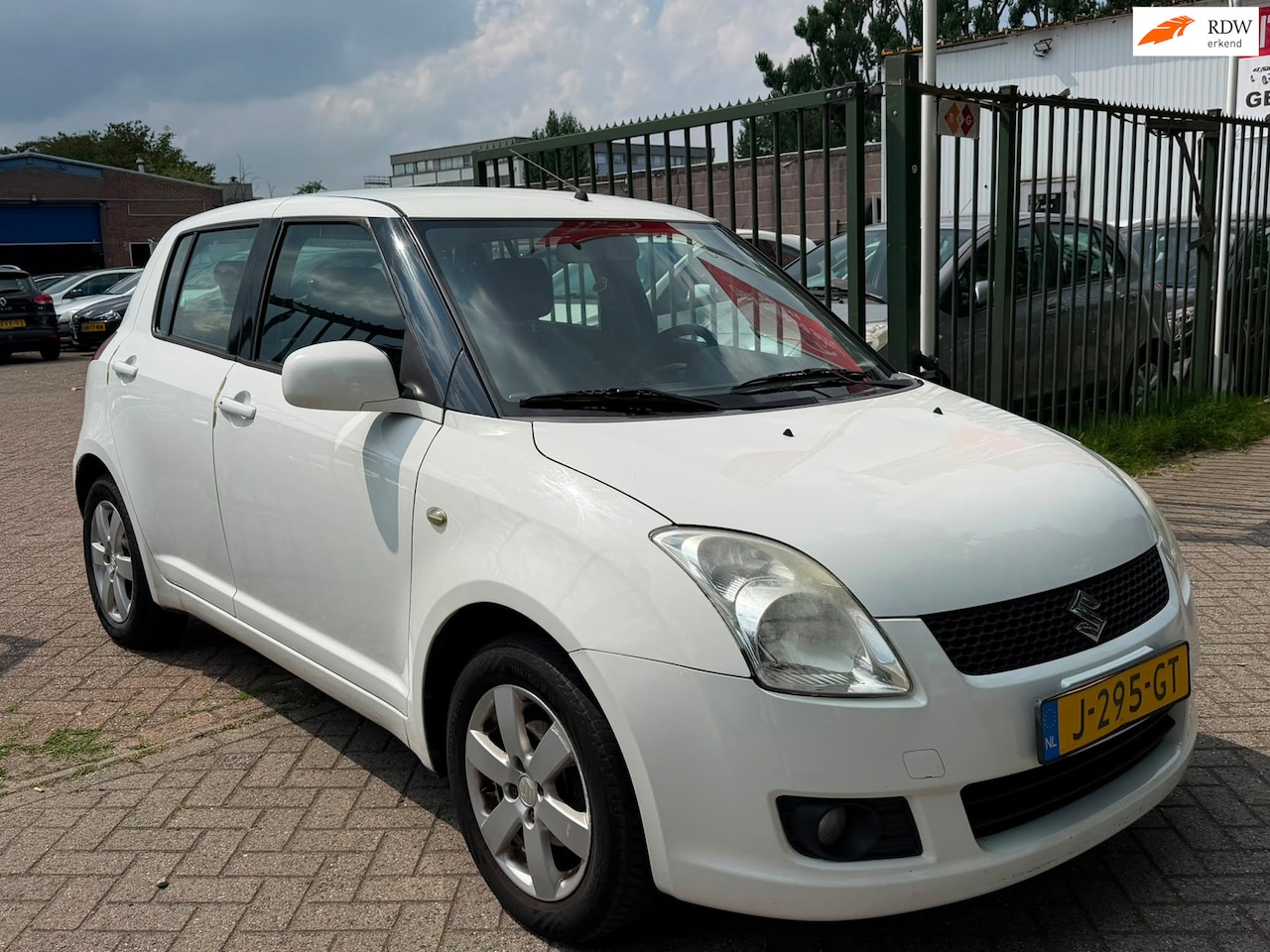Suzuki Swift - 1.3 Base Carplay stoelverwarming airco elektrische ramen cv op afs - AutoWereld.nl