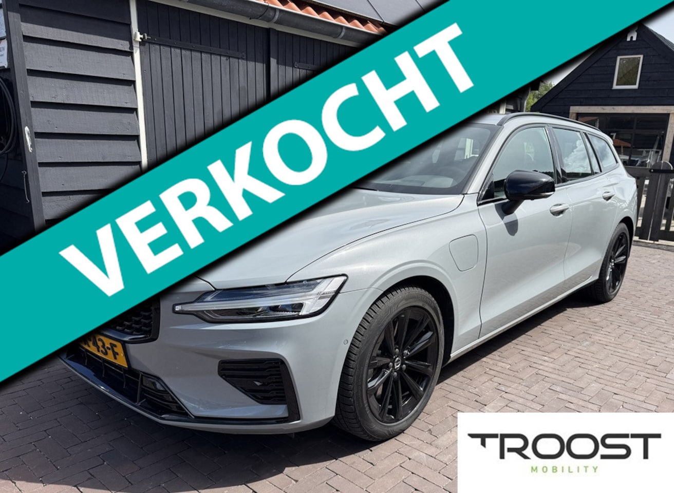 Volvo V60 - 2.0 T6 Plug-in hybrid AWD Plus Dark R-design|Trekhaak|360 Camera|Leer|Harman Kardon audio| - AutoWereld.nl
