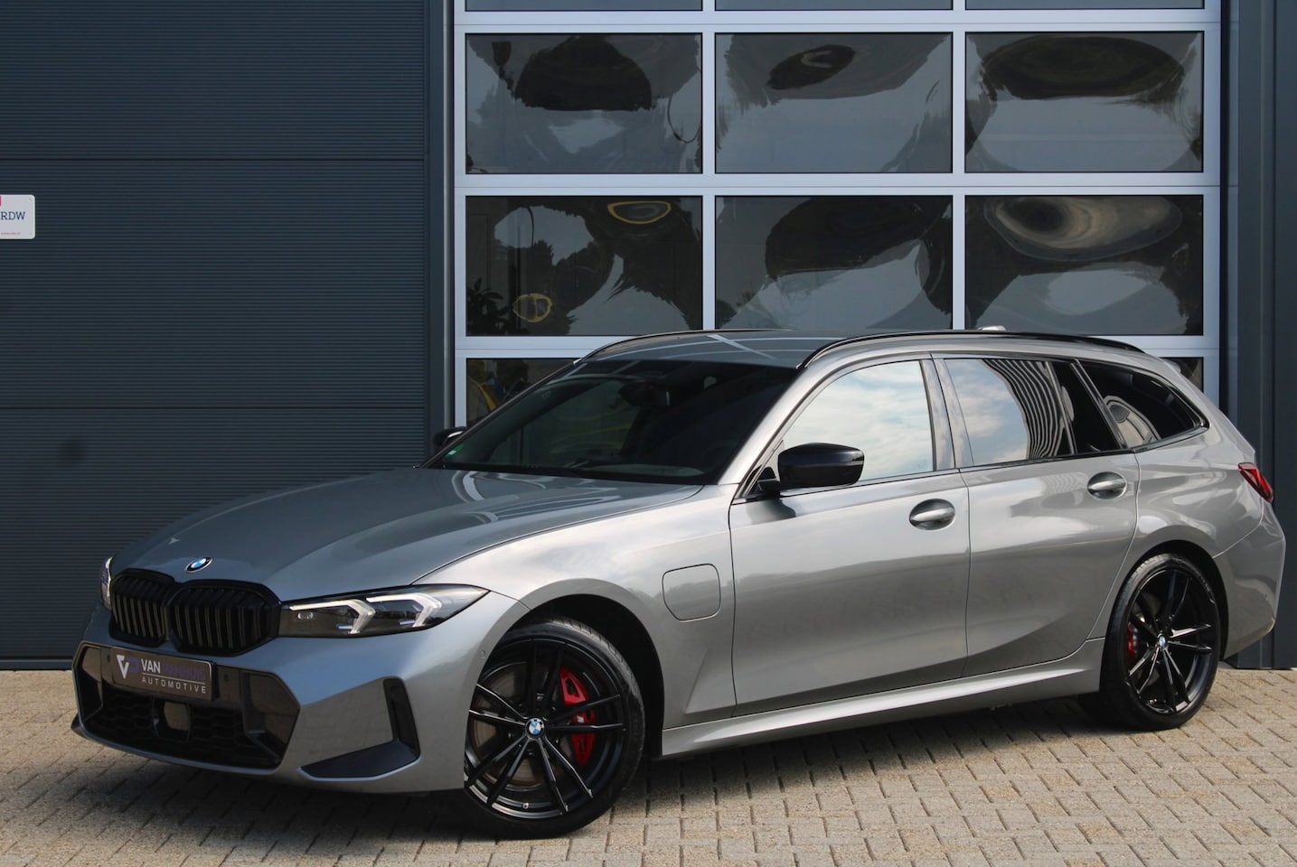 BMW 3-serie Touring - 330e M-Sport Pro | ACC | Head-up | HK | 19'' - AutoWereld.nl