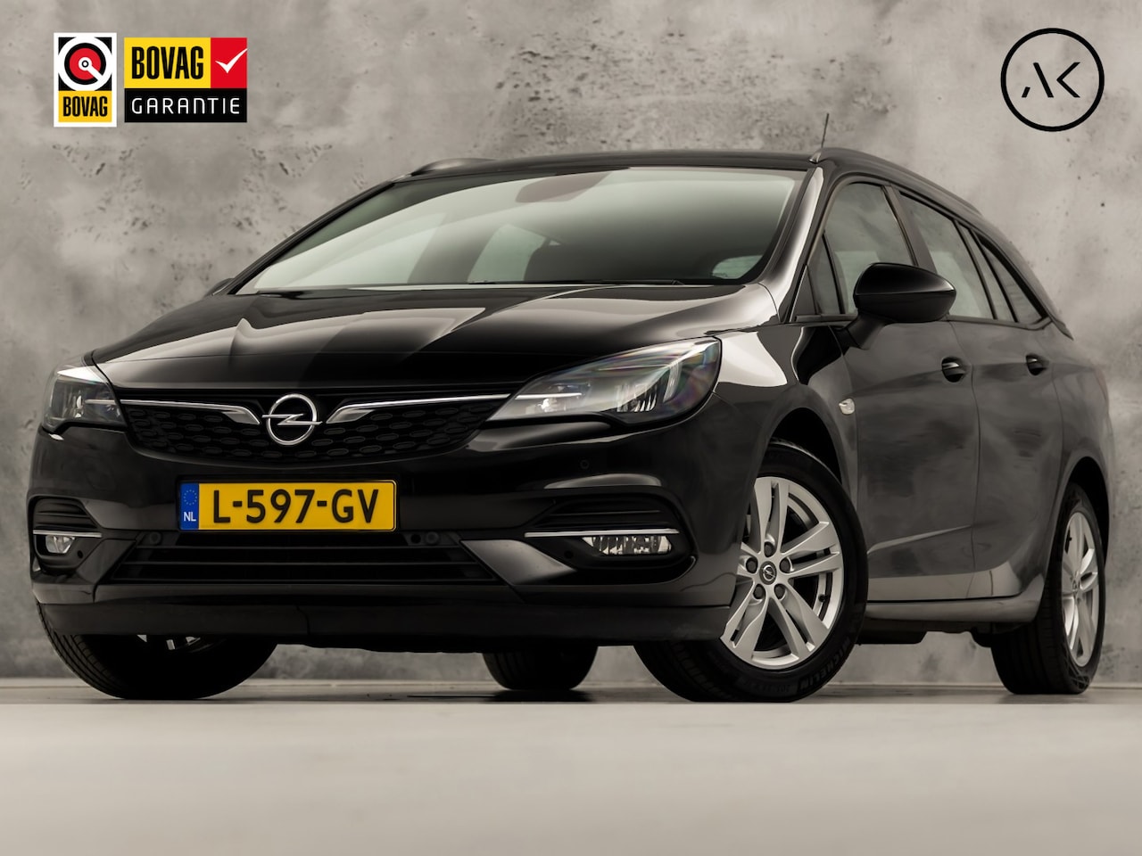 Opel Astra Sports Tourer - 1.2 Sport (APPLE CARPLAY, CAMERA, TREKHAAK, SPORTSTOELEN, PARKEERSENSOREN, CRUISE, LM VELG - AutoWereld.nl