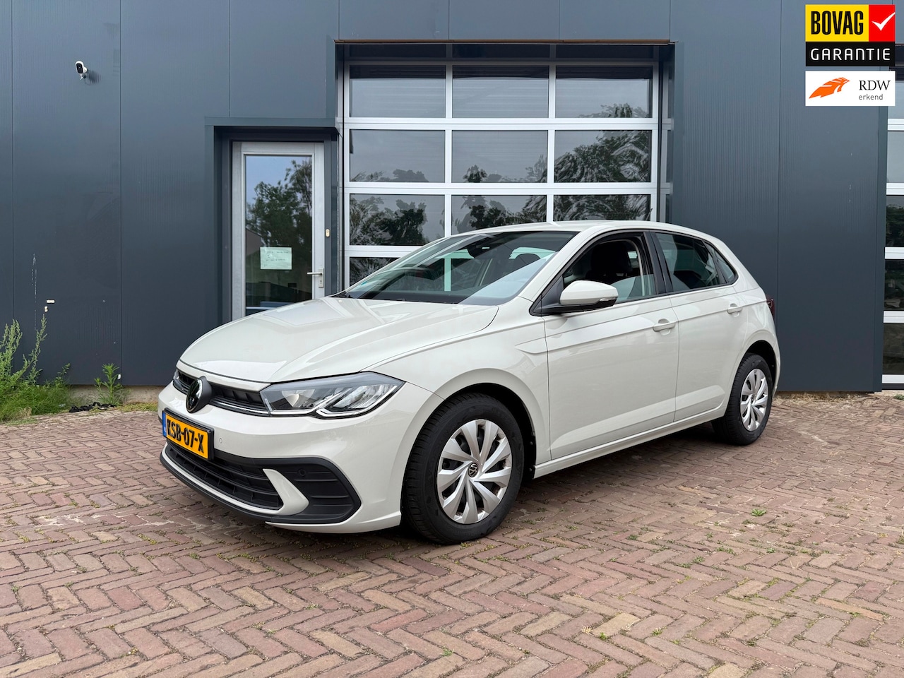 Volkswagen Polo - 1.0 MPI Polo Life |CarPlay | PDC V+A | All-in Prijs - AutoWereld.nl