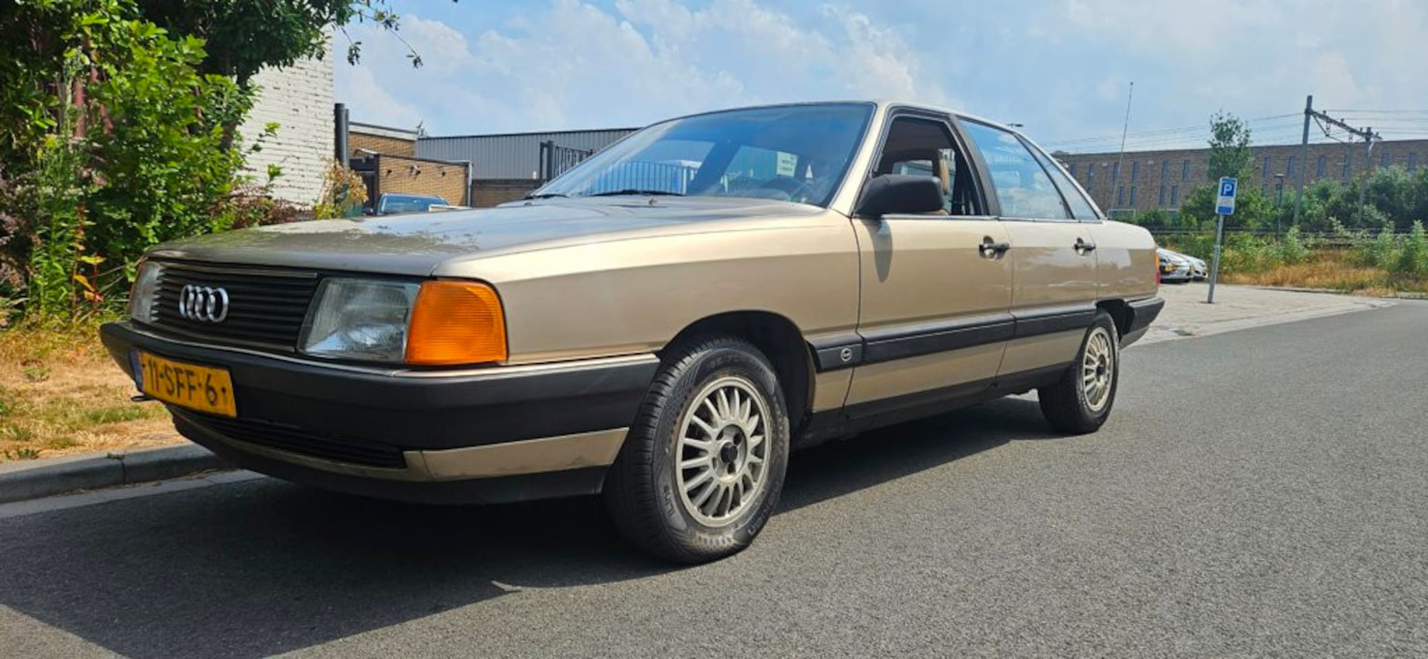 Audi 100 - 1.8 4+E - AutoWereld.nl