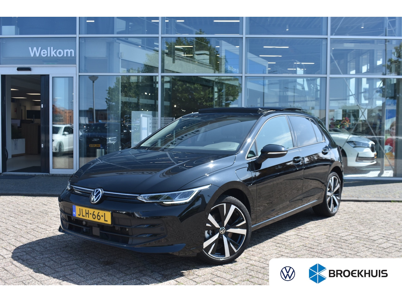 Volkswagen Golf - 1.5 eHybrid 204PK DSG-6 Life Edition | PANORAMADAK | NAVI BY APP | CAMERA | 18 INCH | ADAP - AutoWereld.nl