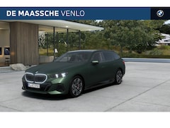 BMW 5-serie Touring - 530e M Sport Automaat / Panoramadak / Trekhaak / Bowers & Wilkins / M Multifunctionele Sto