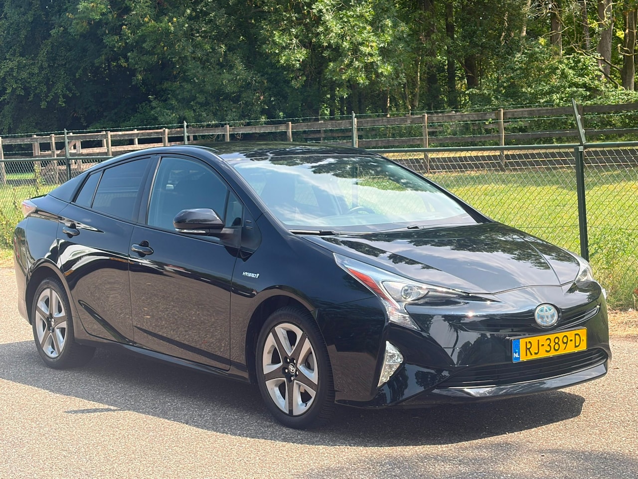 Toyota Prius - 1.8 First Edition /Navi/Camera/Xenon/Stoelverwarming/ - AutoWereld.nl