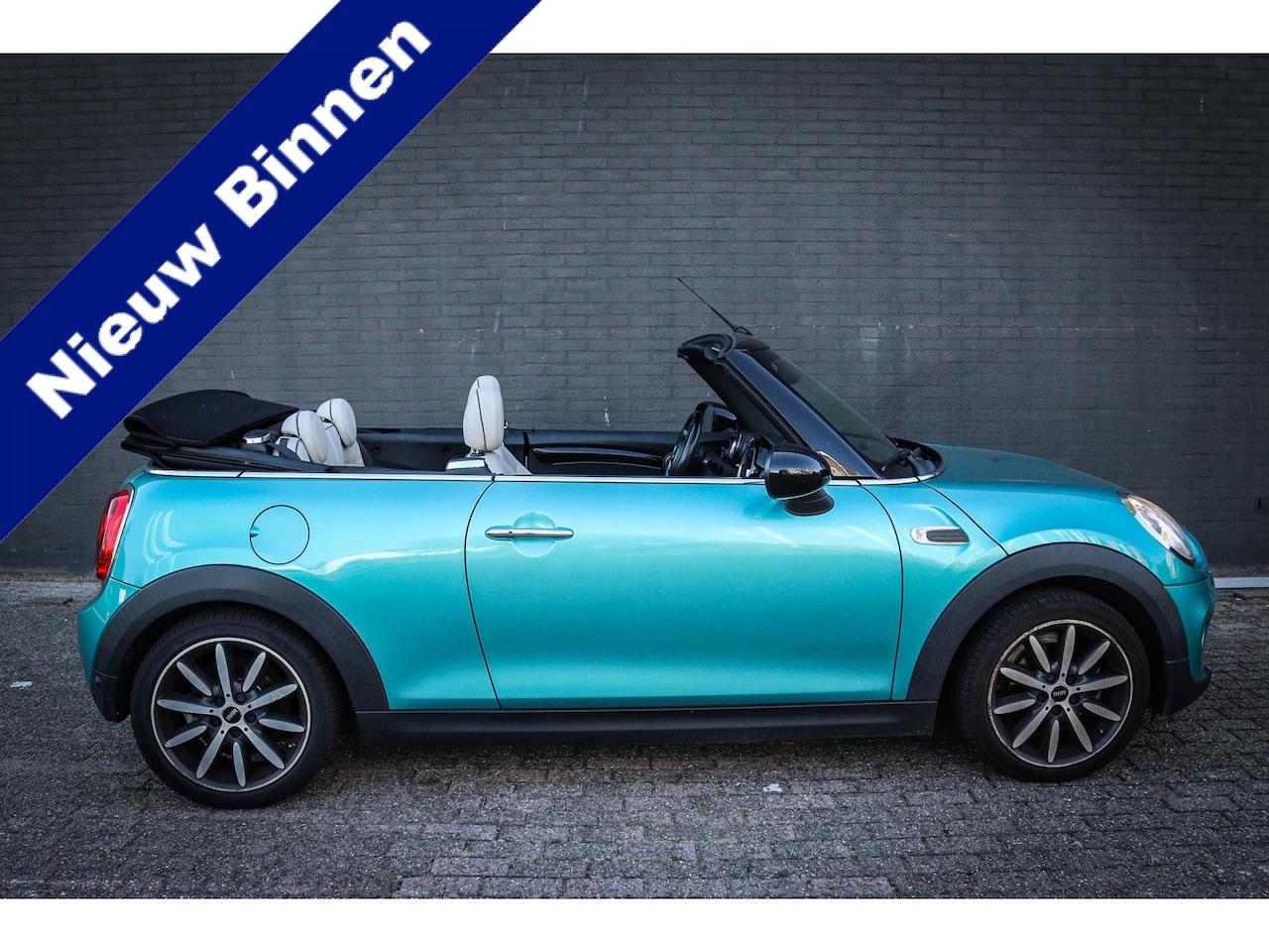 MINI Cabrio - 1.5 Cooper Chili Serious Business Net binnen-Nu al te bezichtigen - AutoWereld.nl