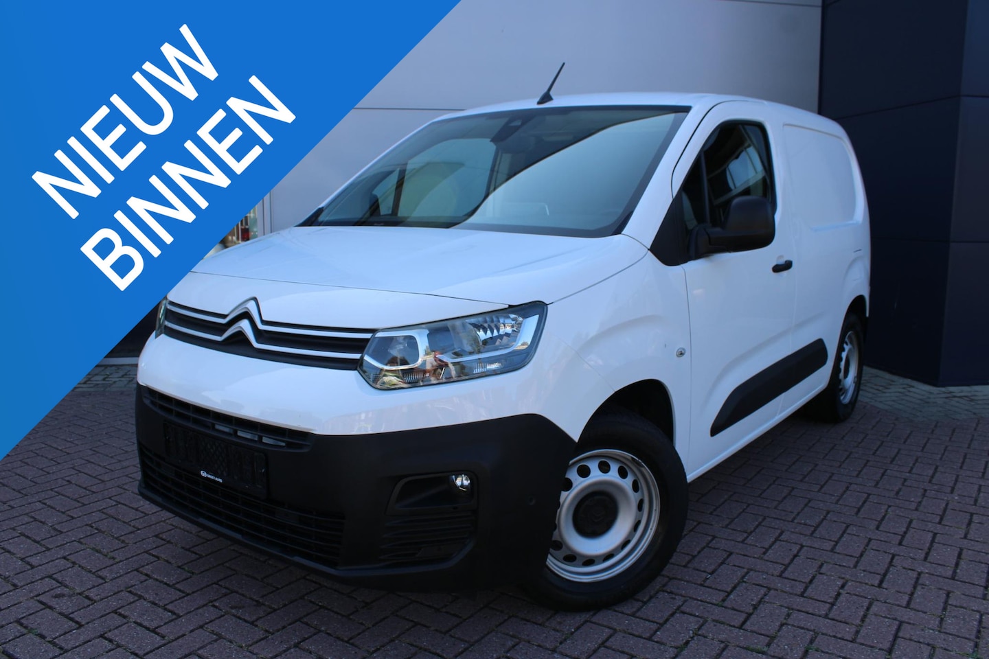 Citroën Berlingo - 1.2 Puretech 130pk Club Automaat 3-zits Airco Navi Rondom sensoren Carplay Euro6 BPM-vrij - AutoWereld.nl