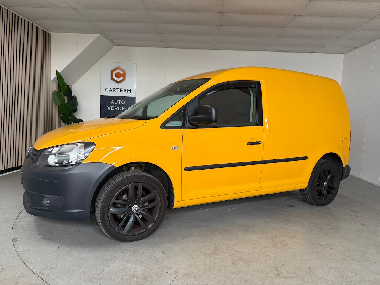 Volkswagen Caddy - 1.6 TDI Airco, LMV, Navigatie/Carplay, Trekhaak - AutoWereld.nl