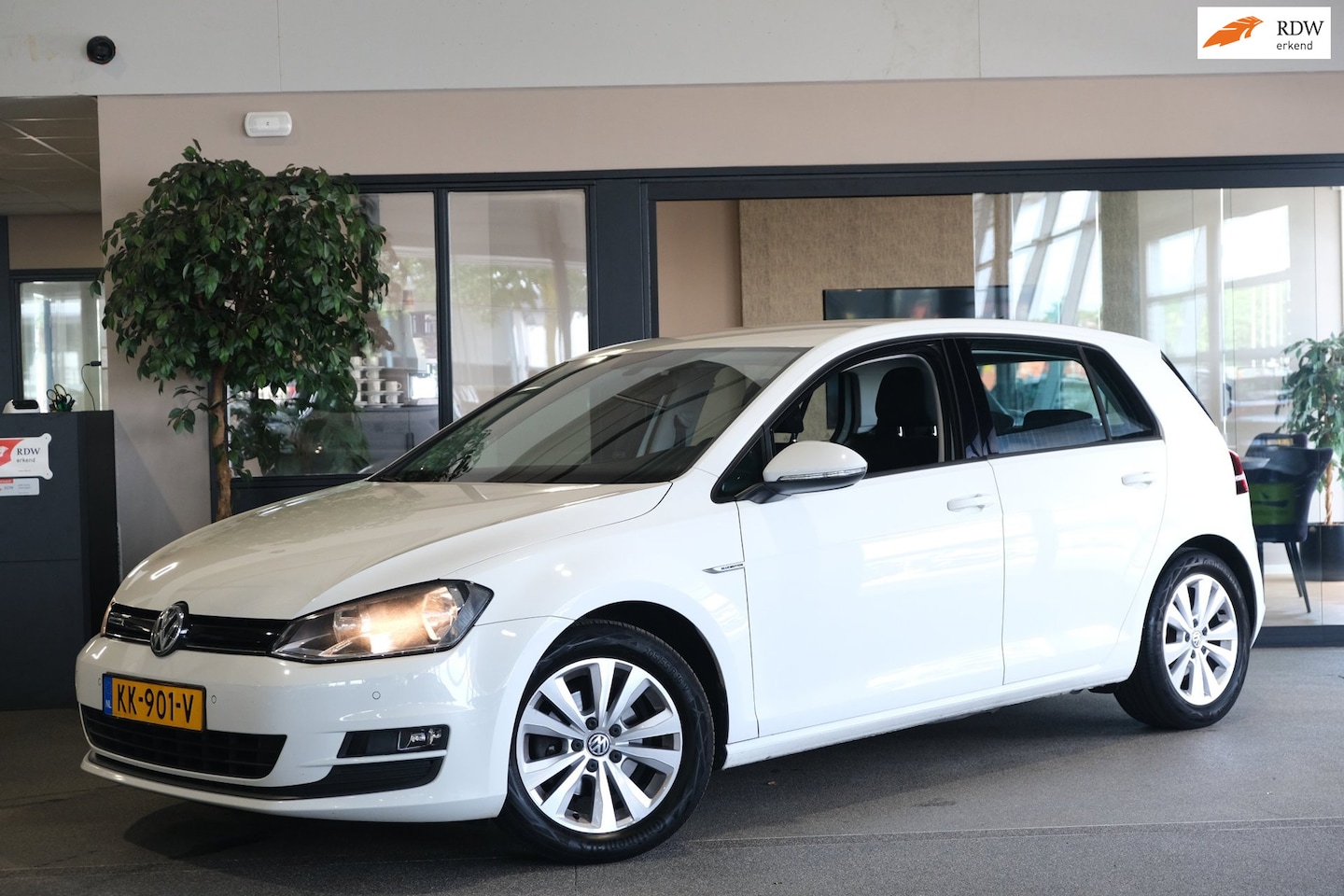 Volkswagen Golf - 1.0 TSI 116PK Navi Cruise PDC CAM DAB+ - AutoWereld.nl