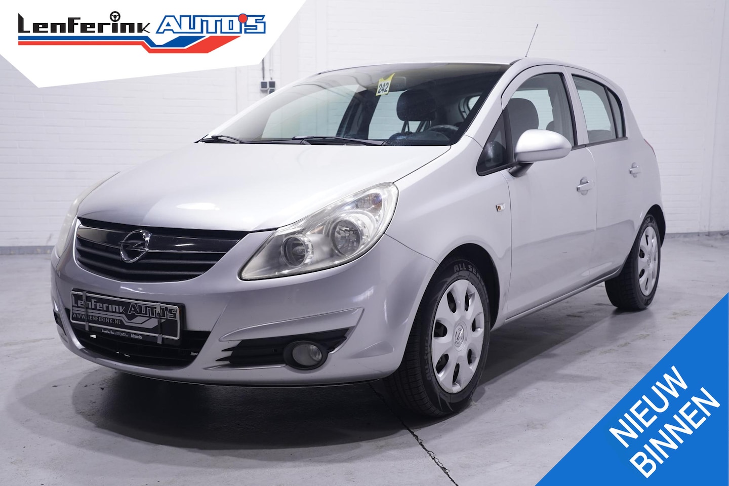 Opel Corsa - 1.4-16V Enjoy airco cruise-controle mistlampen voor C"Mon-pack Technic-Pack stereo - AutoWereld.nl