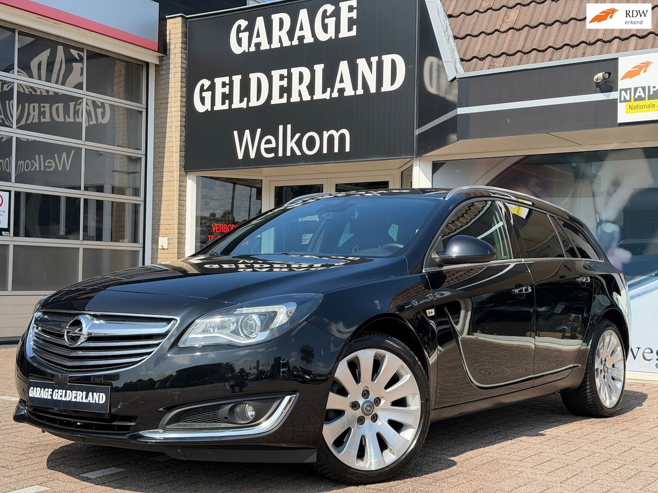 Opel Insignia Sports Tourer - 2.0 T Cosmo 4x4 250PK | Volleder | Virtual | Apple/Android | Trekhaak | Iso | Pdc | Full-o - AutoWereld.nl