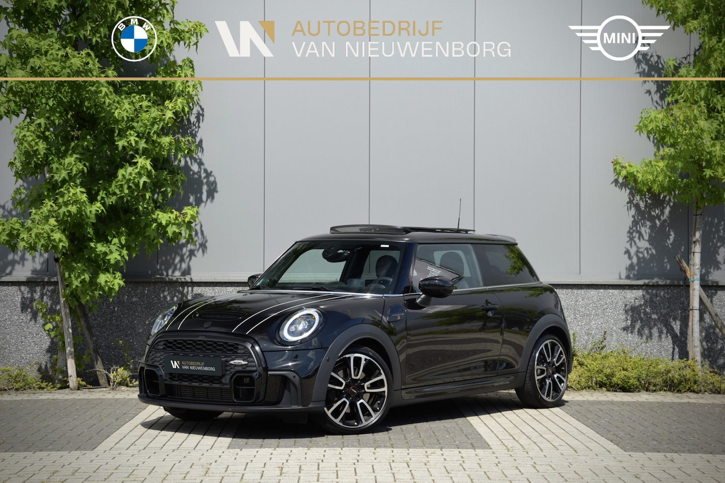 MINI 3-Deurs - 2.0 Cooper S John Cooper Works | Panoramadak | Harman-Kardon | HUD | Camera | Adaptive Cru - AutoWereld.nl